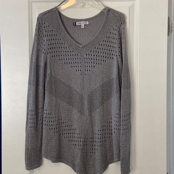 Jennifer Lopez Sweaters - Jennifer Lopez women’s size XL gray/silver sweater, excellent condition!